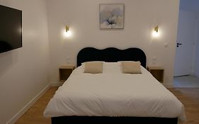 Clos De La Providence Chambres D'Hotes, Piscine Et Spa